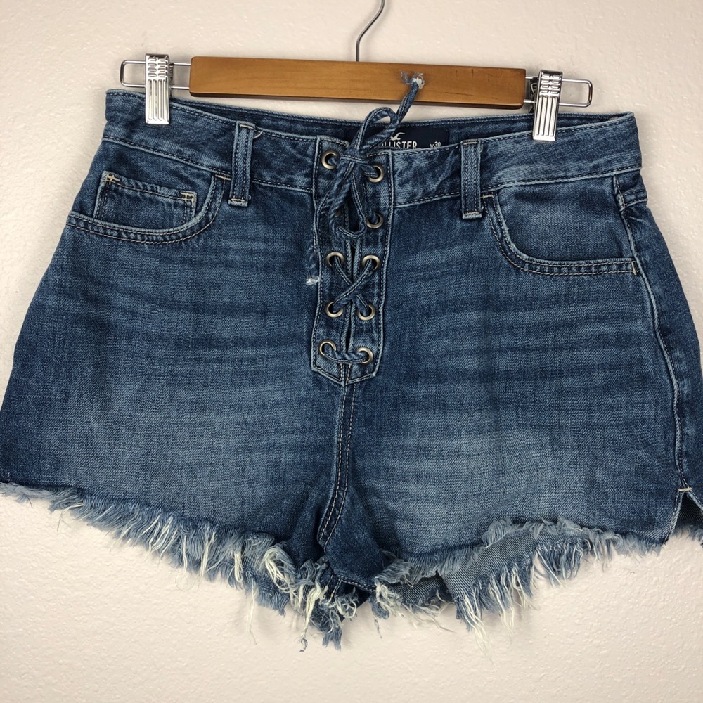 Hollister Ultra High-Rise Mom Short 3" Lace Up